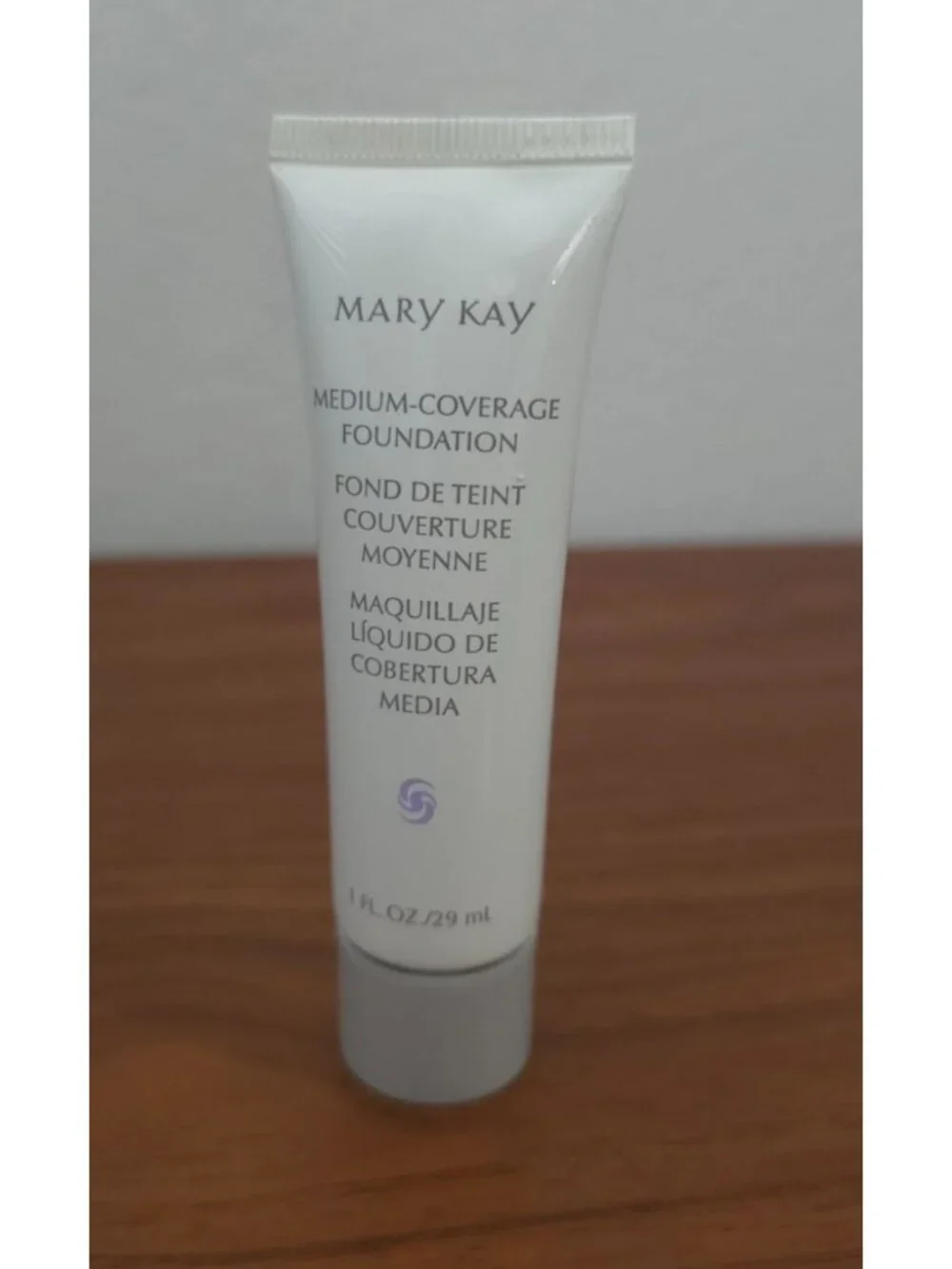 Mary Kay Medium-Coverage Foundation Beige 302 1 Fl.Oz./29 mL Normal To Oily Skin